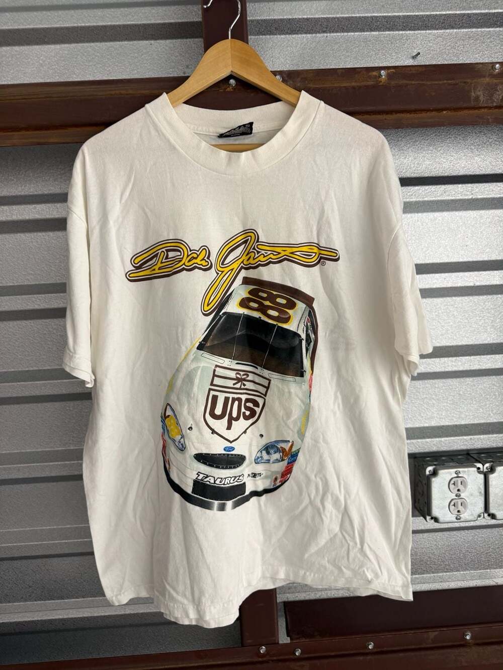 Chase Authentics Vintage Dale Jarrett #88 UPS Racing NASCAR T-Shirt Size Large